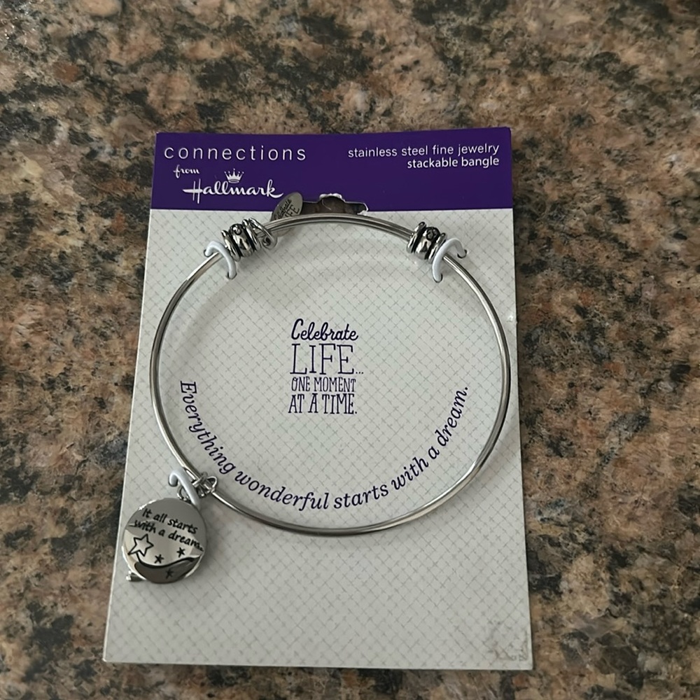 Bangle Bracelet “It All Starts With a Dream”